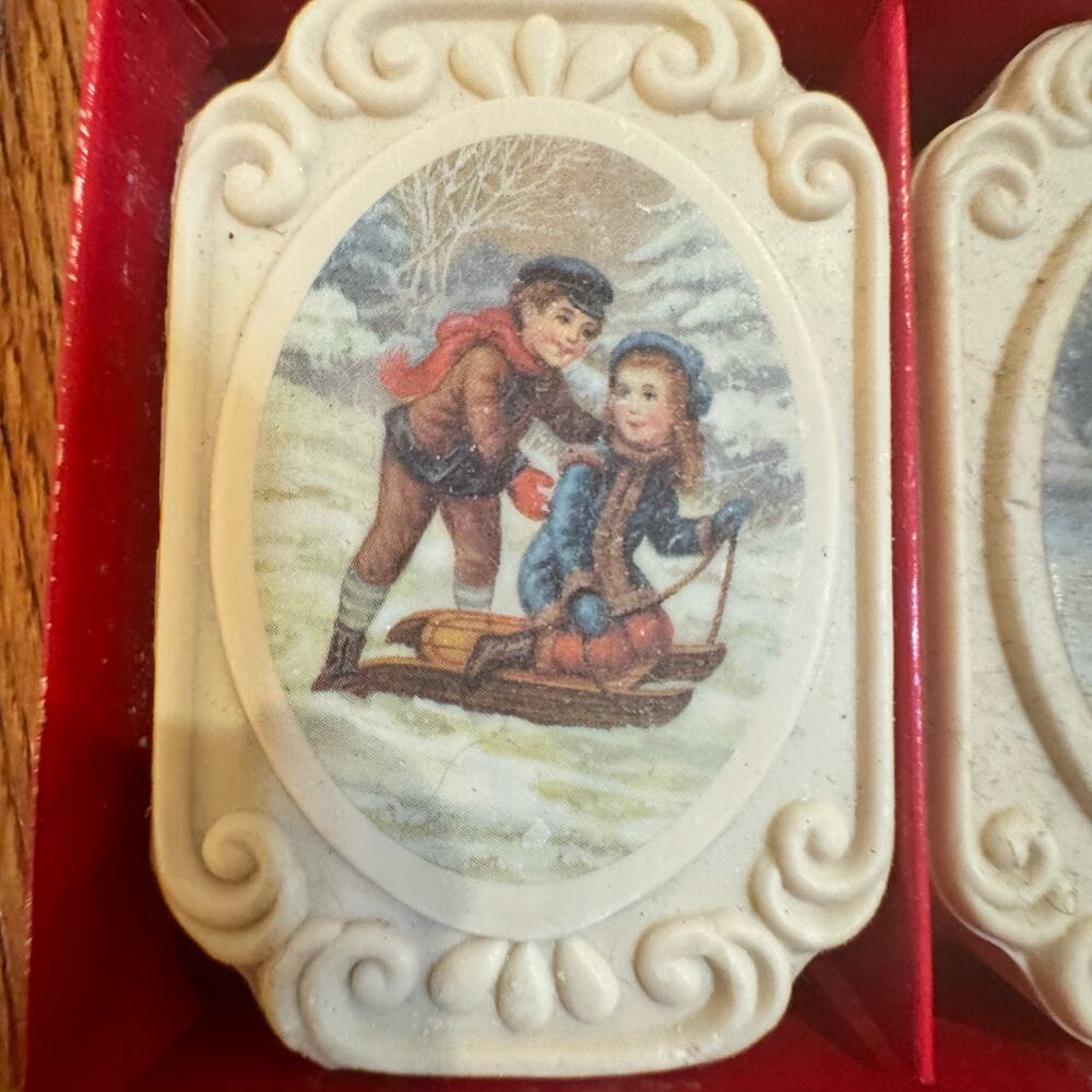 VTG‎ Christmas Soap Set Avon Winter Frolics Scenes Victorian 1970s